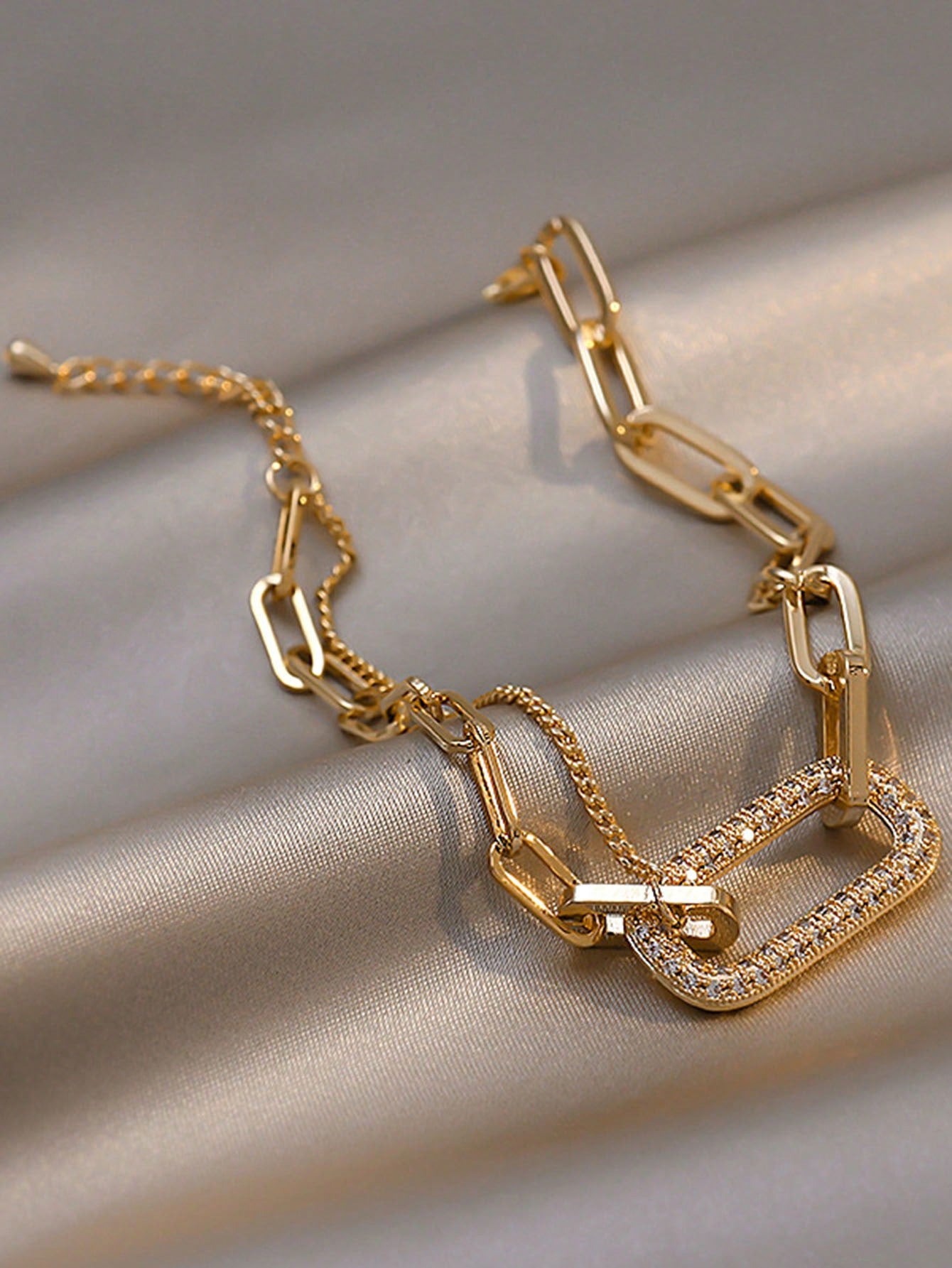 Bracelet Chaîne Minimaliste – Design Géométrique