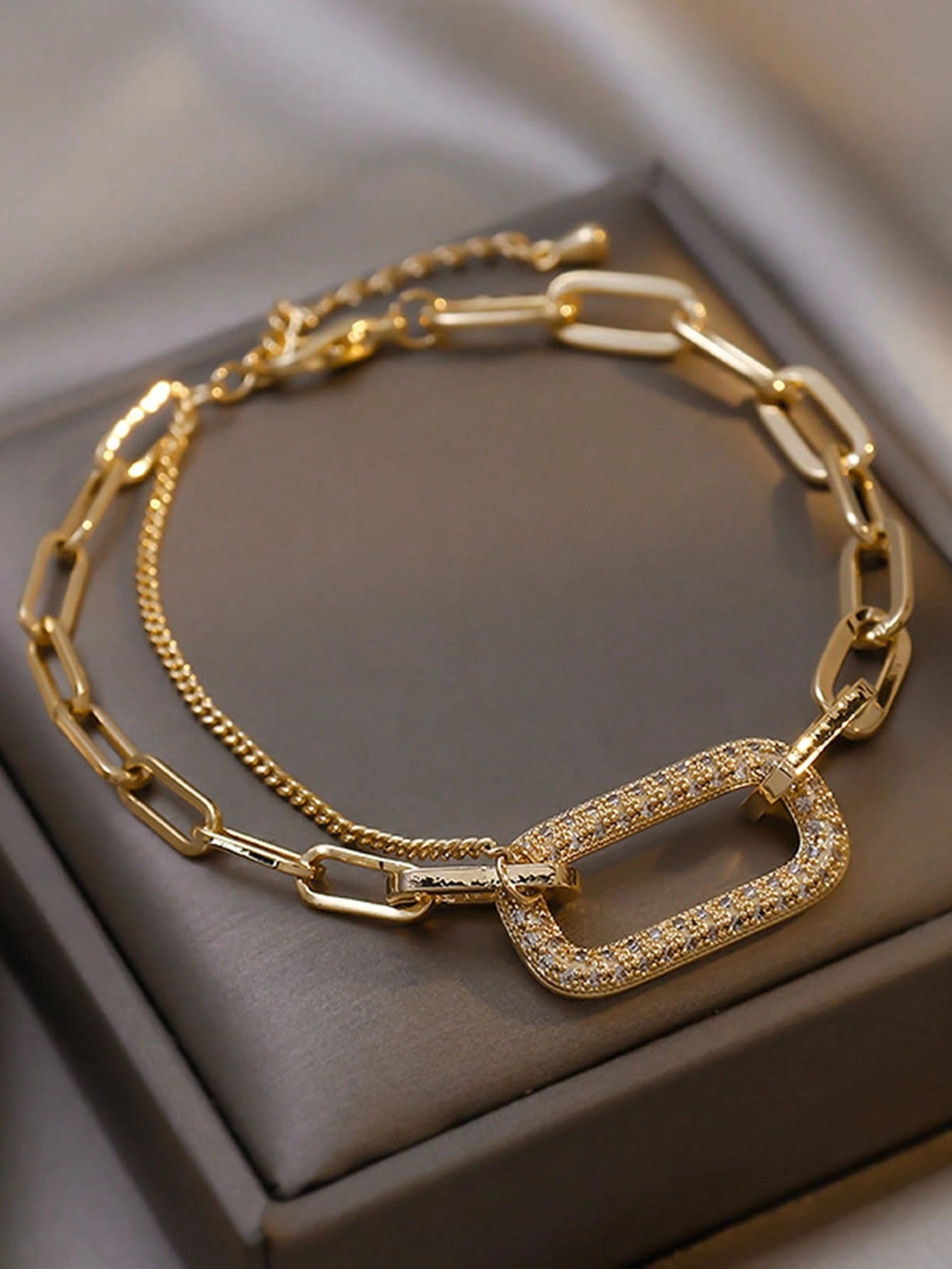 ELOVIA – Bracelet Géométrique  à Strass
