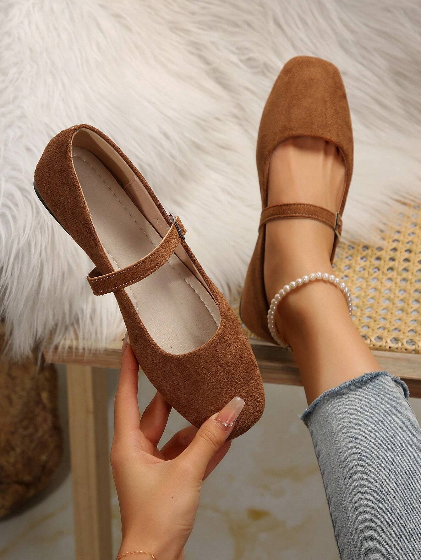 STRIDES  - Ballerines Mary Janes à Bout Carré Minimaliste