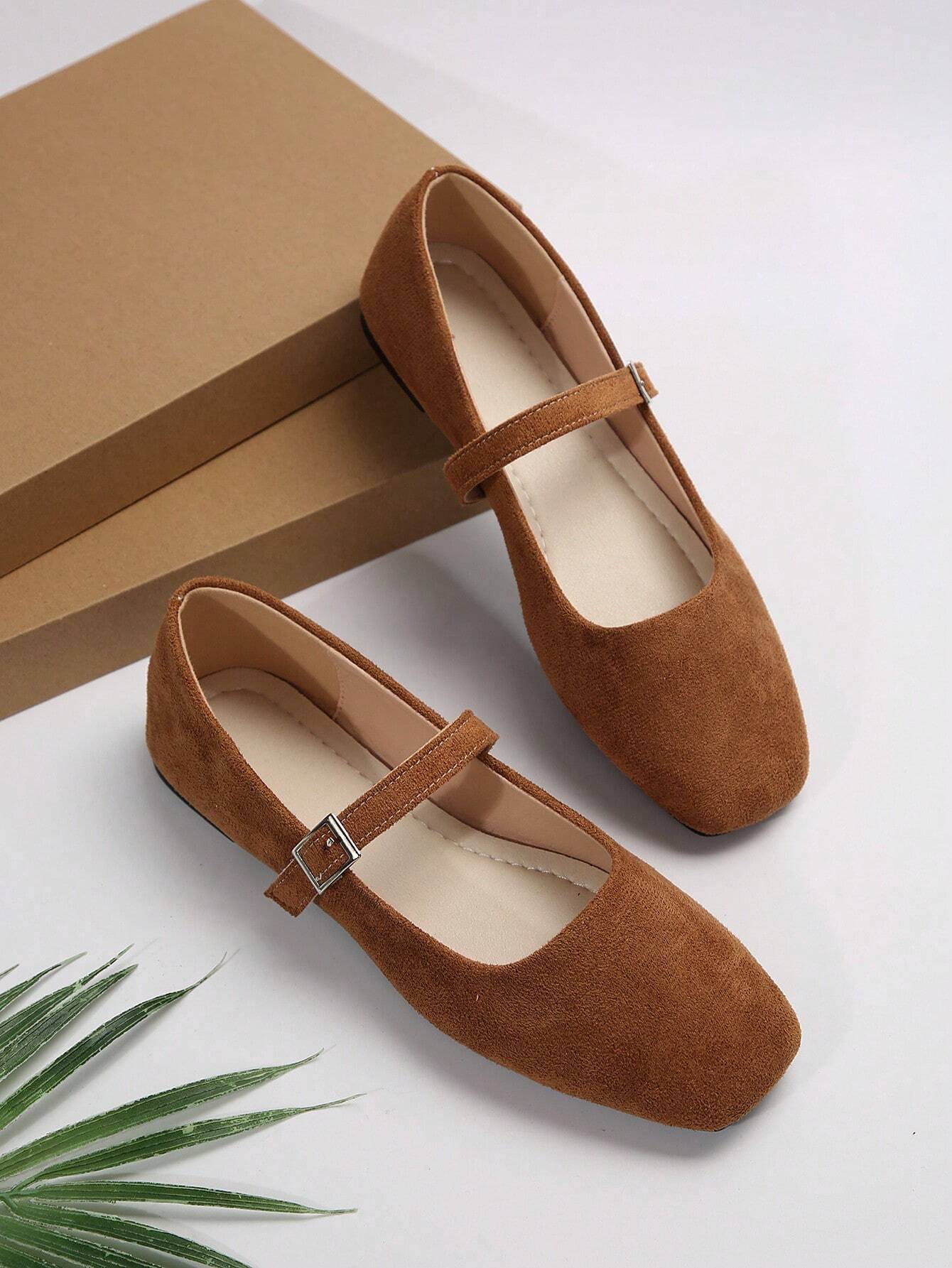 STRIDES  - Ballerines Mary Janes à Bout Carré Minimaliste