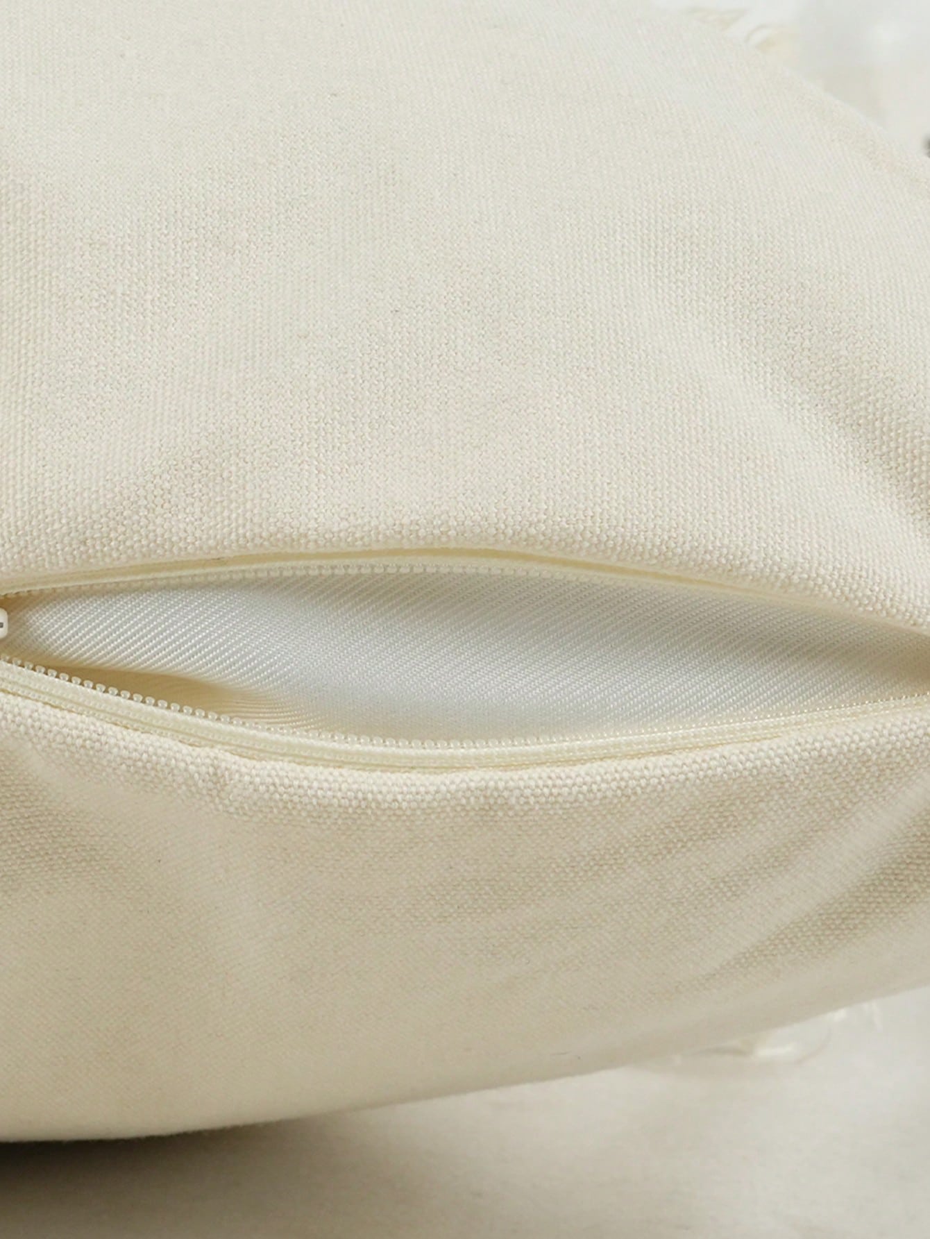 Housse de Coussin Bohème à Pompons