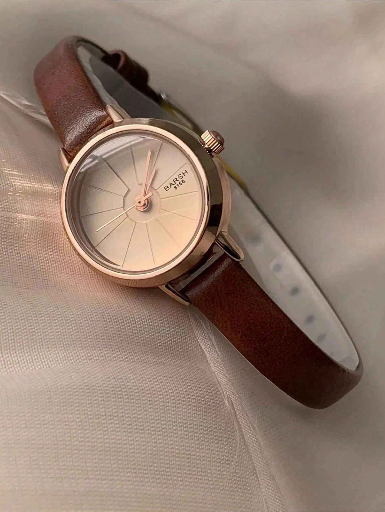 Montre Femme Quartz – Style Élégant
