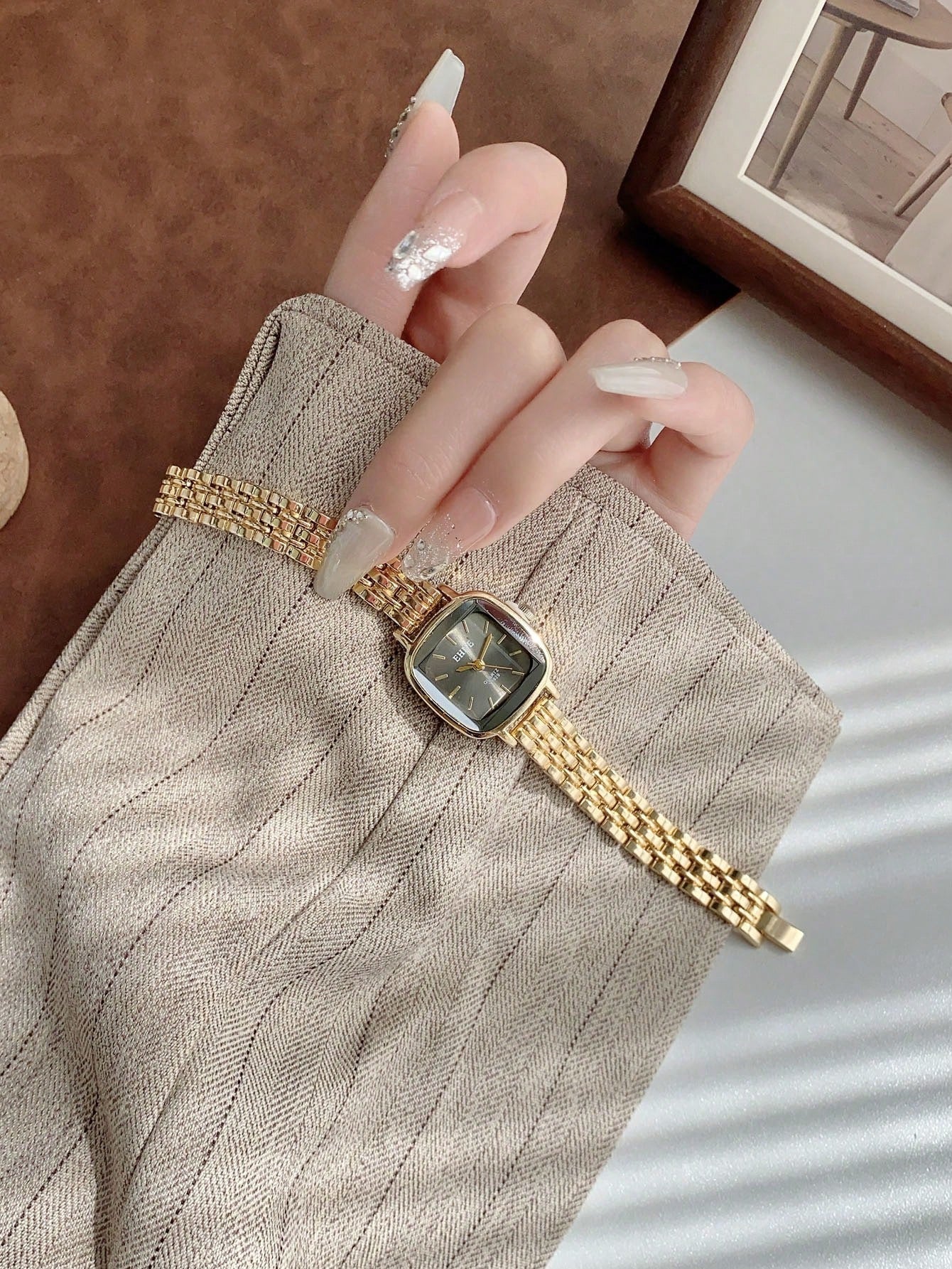 Montre Femme Quartz – Bracelet Doré