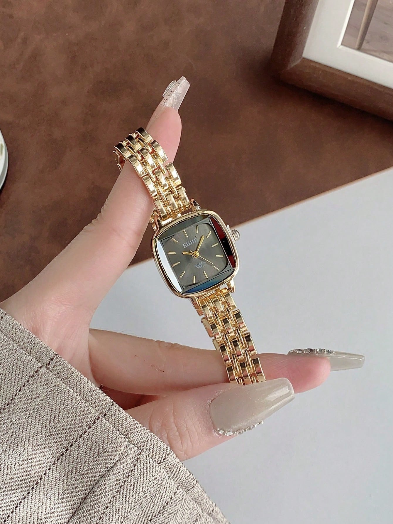 Montre Femme Quartz – Bracelet Doré