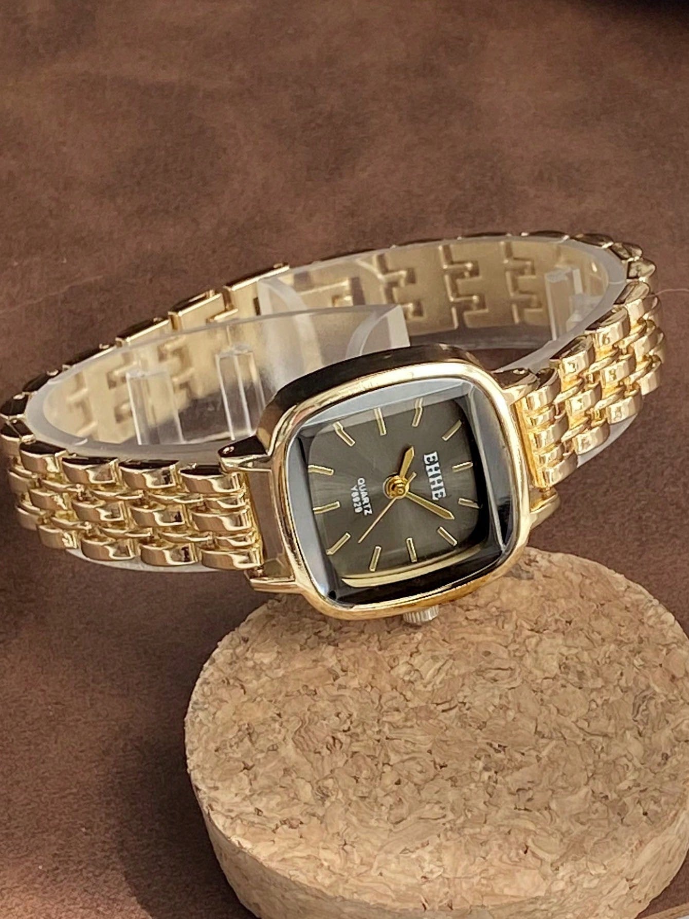 Montre Femme Quartz – Bracelet Doré