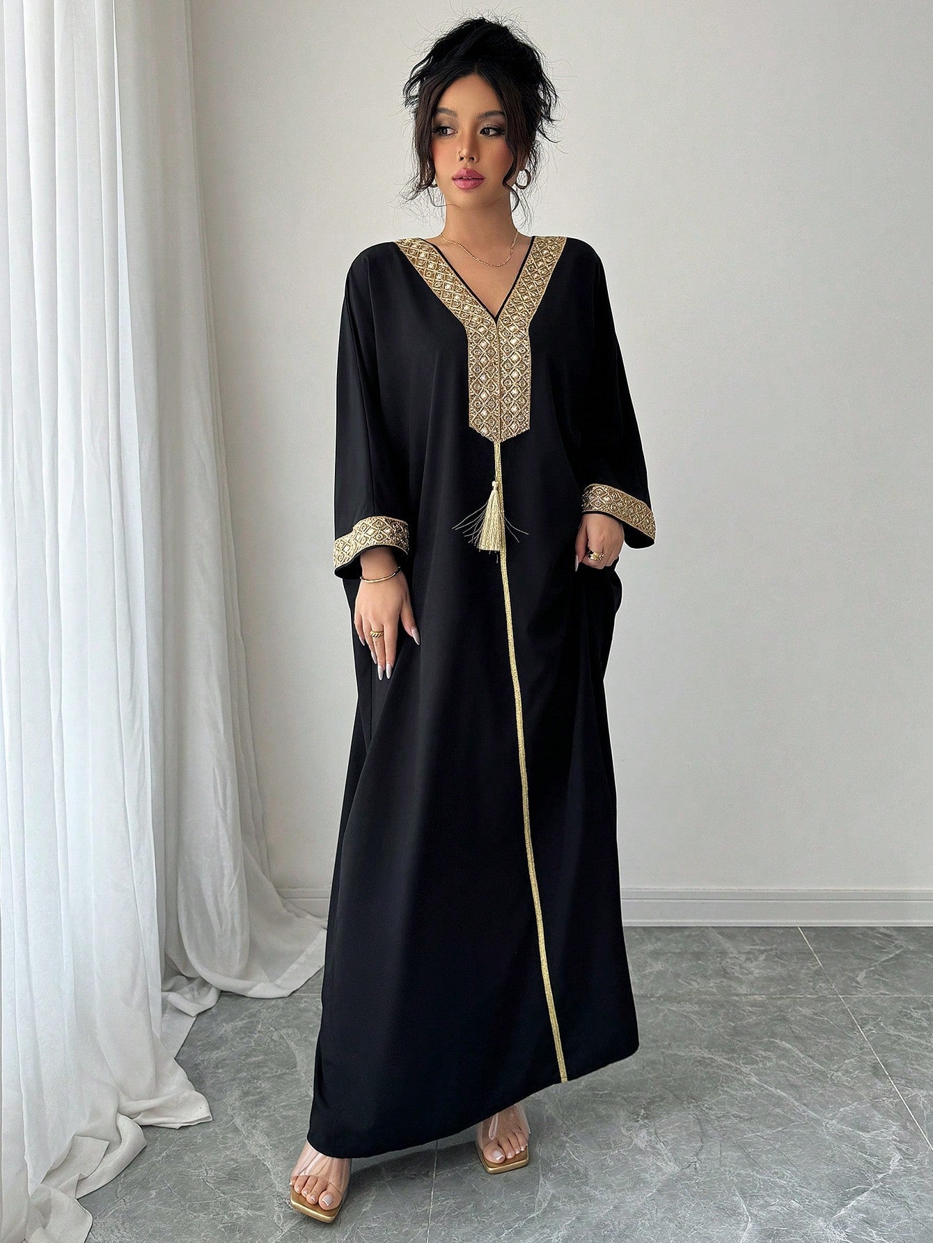 RAFFERIZA - Robes d'Hôtesse a Broderies Or