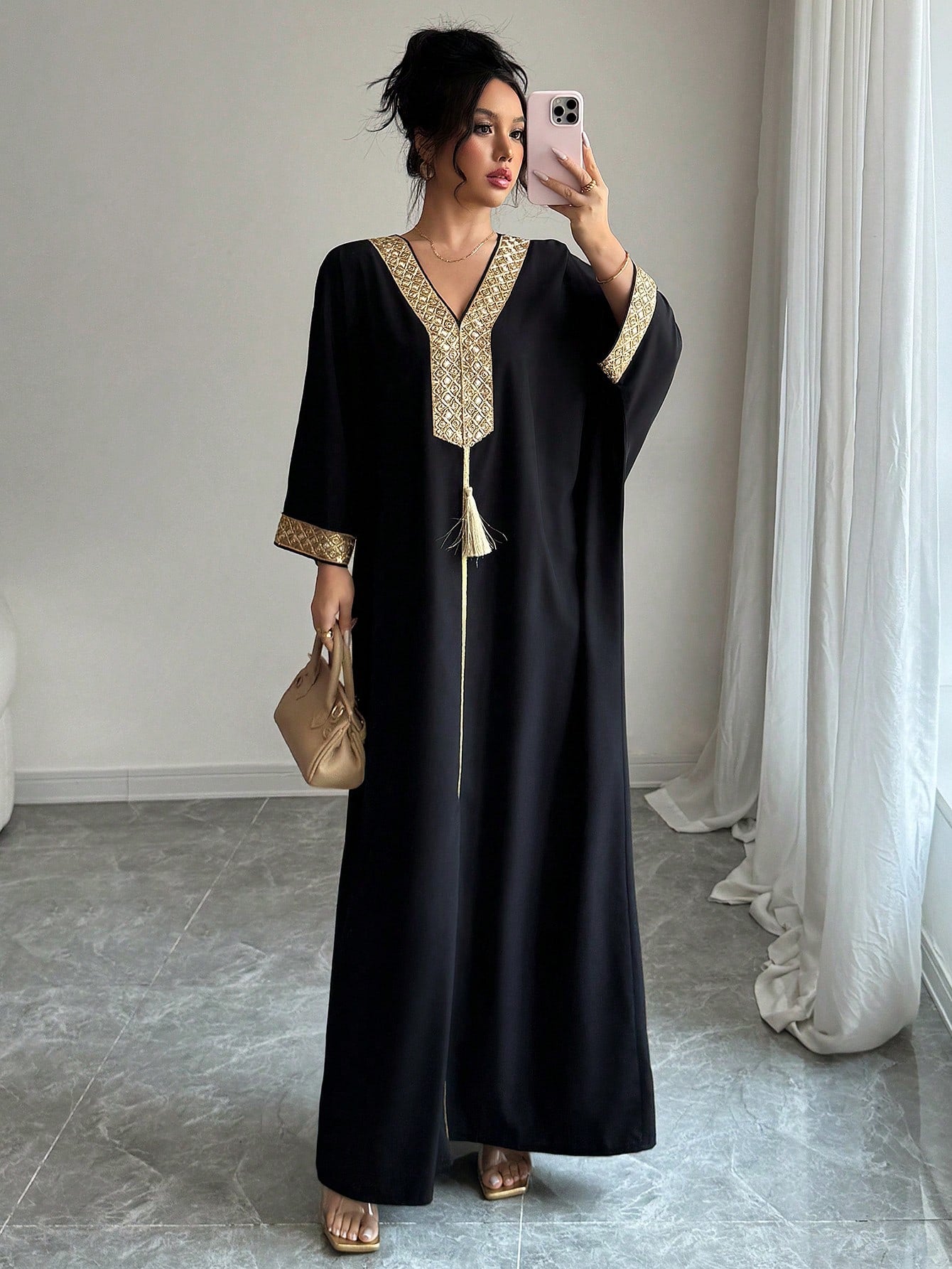 RAFFERIZA - Robes d'Hôtesse a Broderies Or