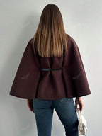HEI GIRL – Manteau Cape Ceinturé