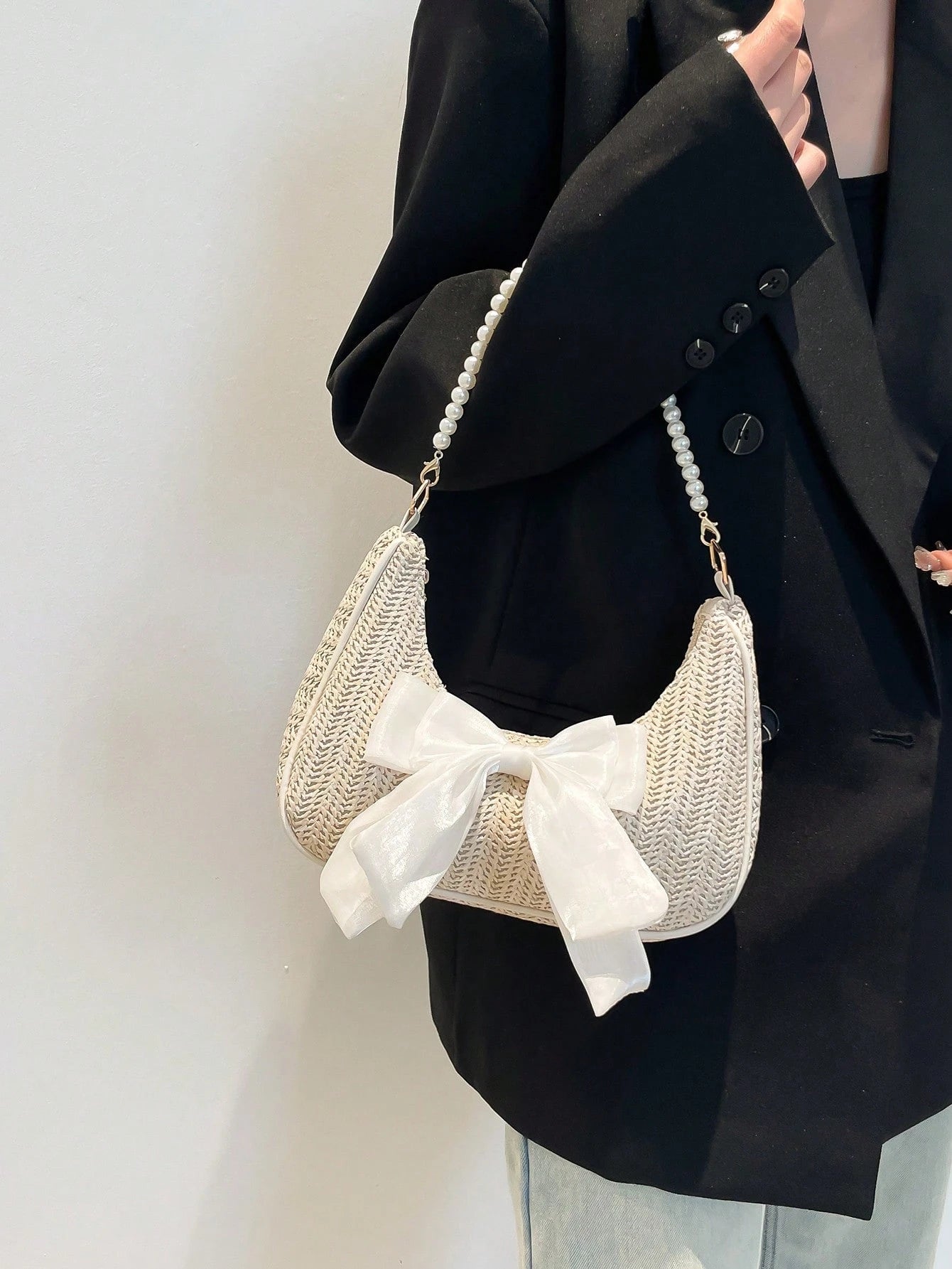BROAD BAG - Sac à Main en Paille Tressée Nœud Satiné & Anse Perles - Véluxe - Daily Look