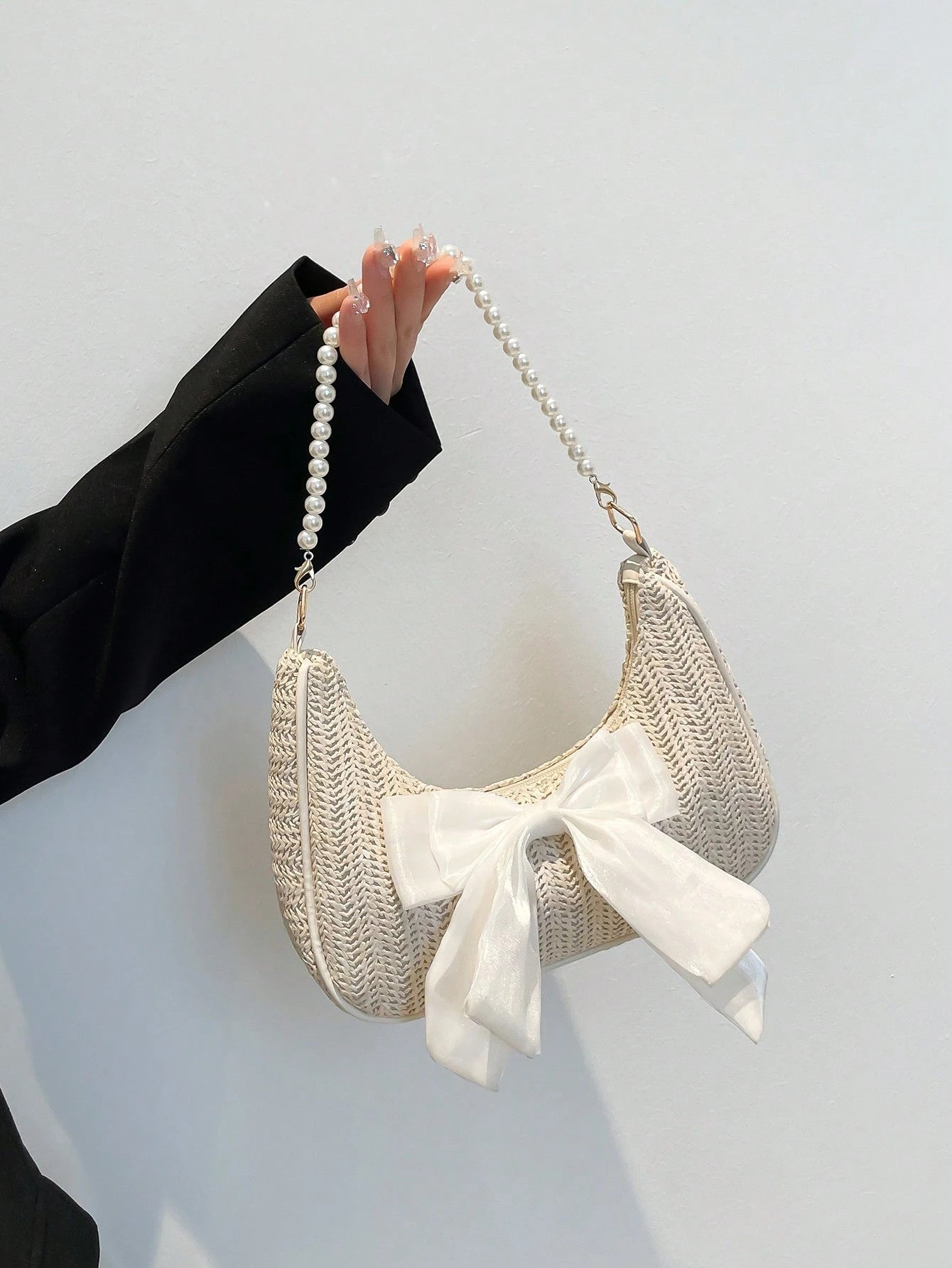 BROAD BAG - Sac à Main en Paille Tressée Nœud Satiné & Anse Perles - Véluxe - Daily Look