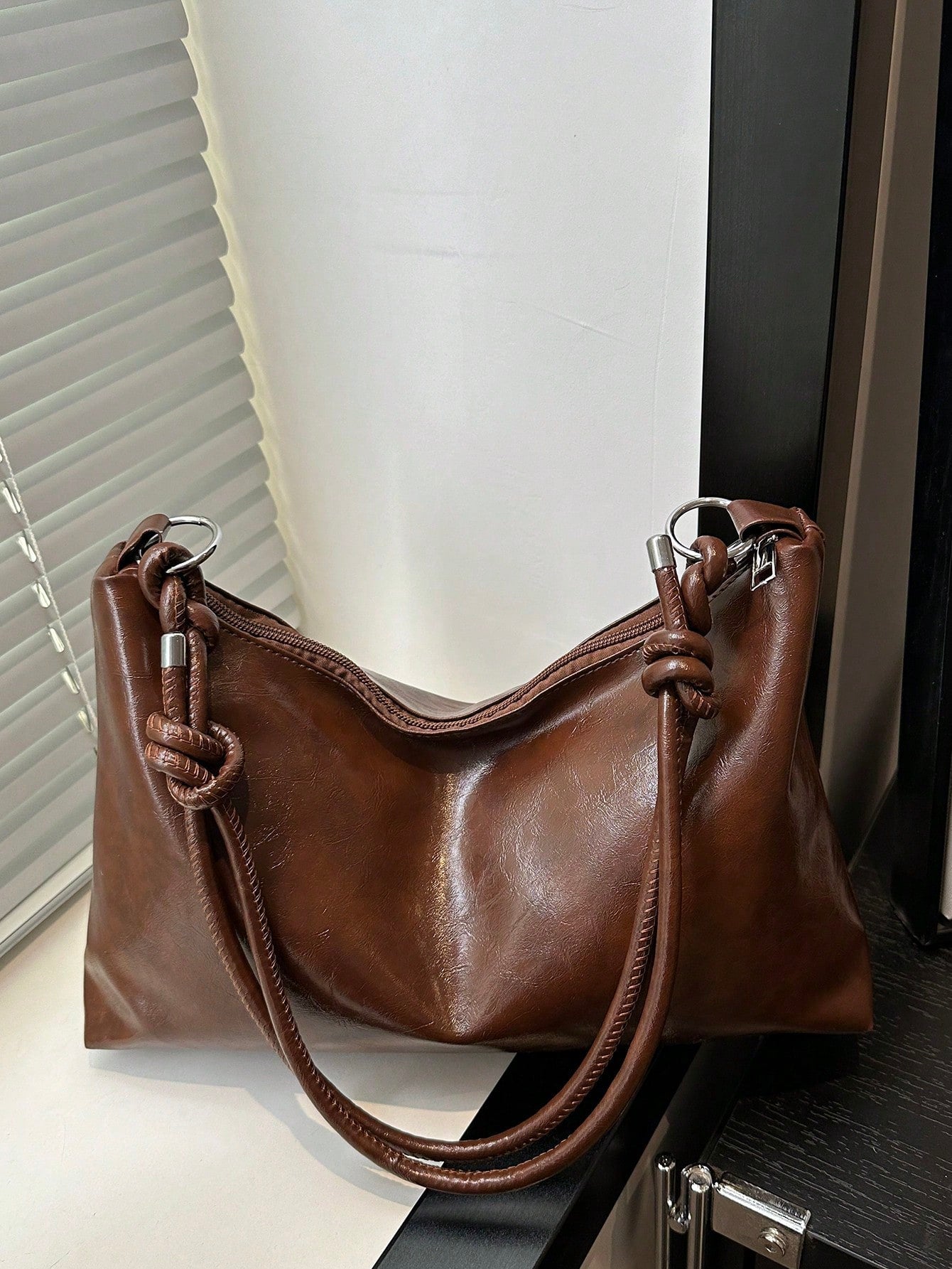 CM BAG - Sac Hobo "Luna" à Anse Nouée - Véluxe - Daily Look