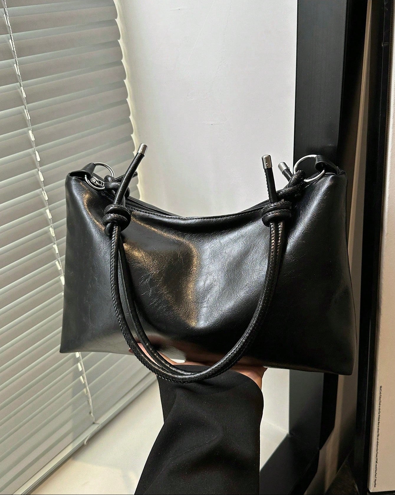 CM BAG - Sac Hobo "Luna" à Anse Nouée - Véluxe - Daily Look