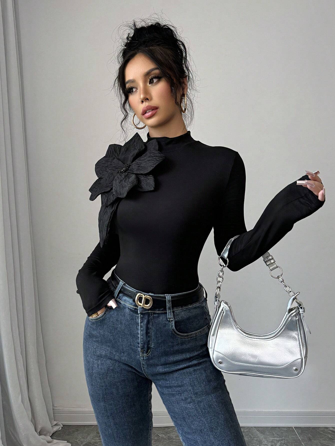 FIRERIE – Top Ajusté à Col Montant avec Fleur 3D Ornementale - Véluxe - Daily Look