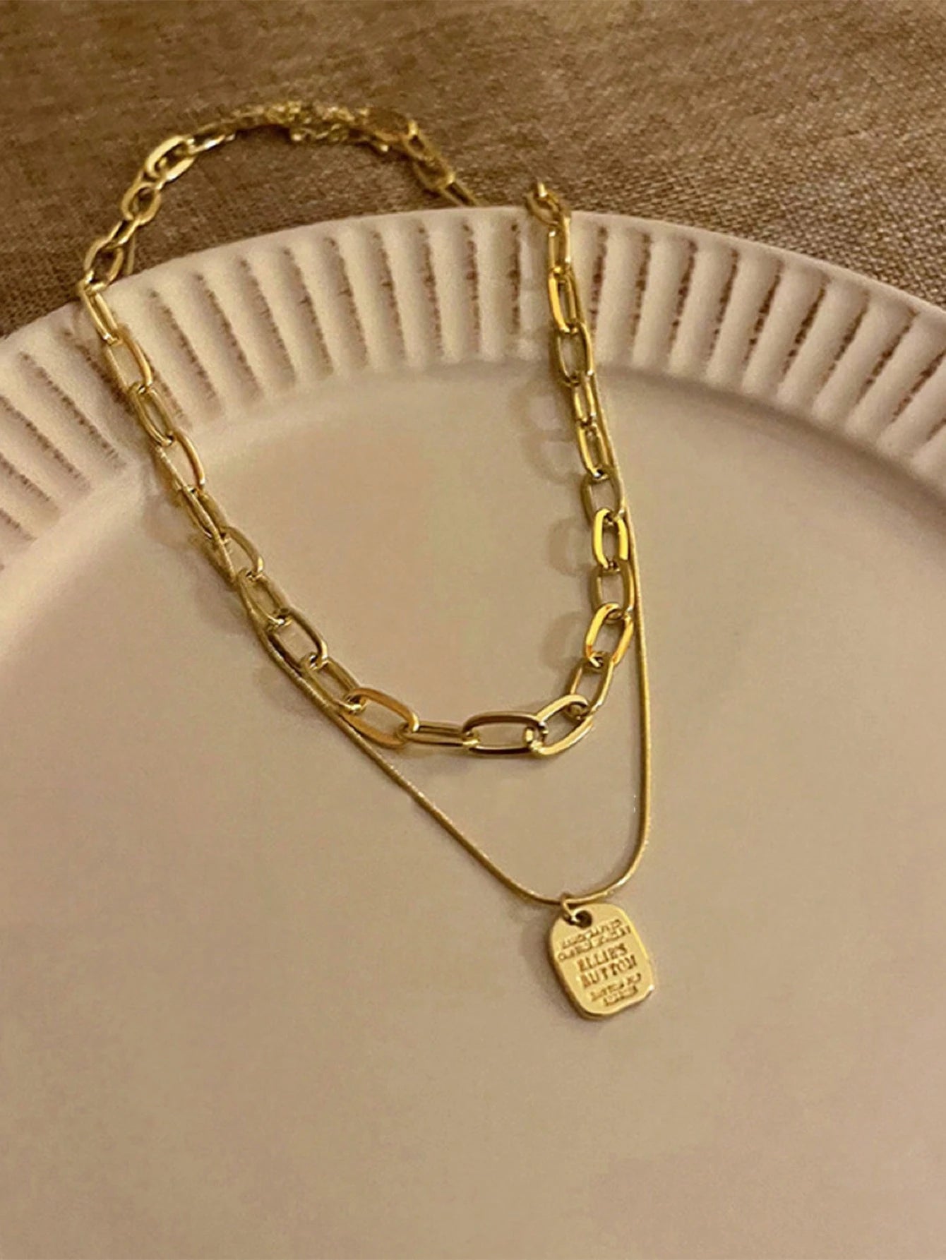 ORLANN – Collier à Pendentif Géométrique - Véluxe - Daily Look