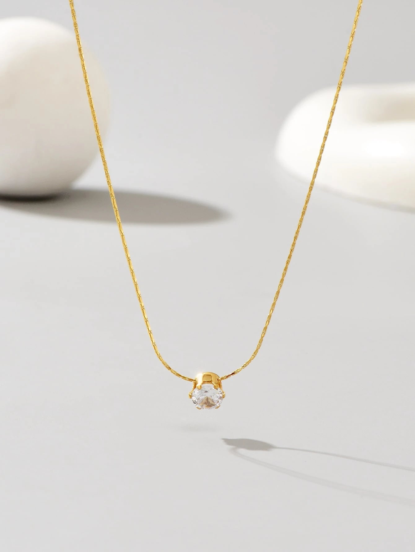 QUEEN SH - Collier Solitaire "Lumière Pure" - Véluxe - Daily Look